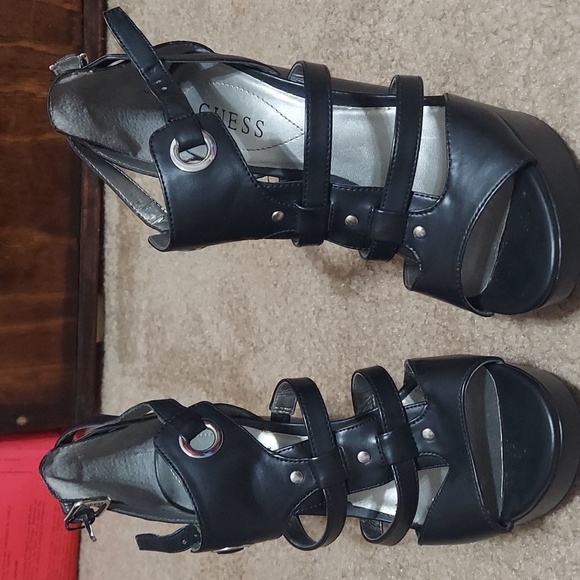 Guess size 7 Black - Picture 3 of 3